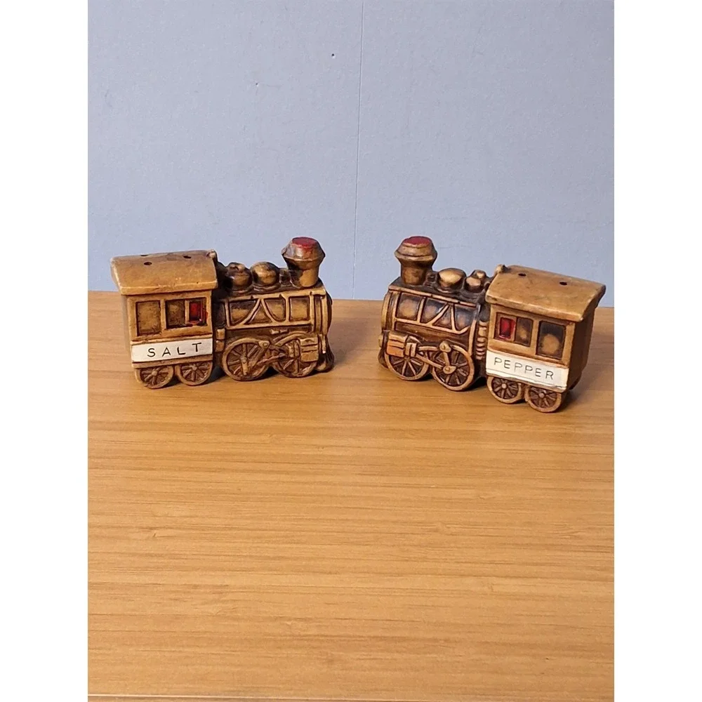 Vintage‎ Steam Locomotives Trains Salt And Pepper Set